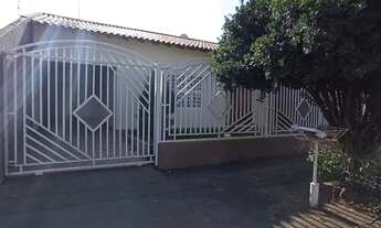 Imagem 2: Casa com 3 dormitórios para alugar, por R$ 1.600/mês - Gávea - Londrina/PR