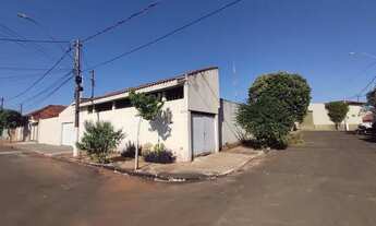 Imagem: Vende - se uma casa de esquina com ponto