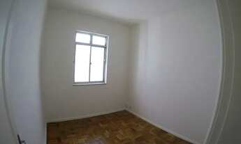 Imagem 2: Vila Valqueire , 3 quartos, vista livre, vaga garagem, reformado, um lance de escada