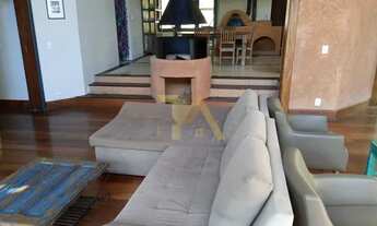 Imagem 6: Terreno amplo com três casas