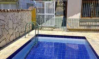 Imagem 2: Casa com 04 quartos reformada na Castelânea em rua tranquila e sem riscos