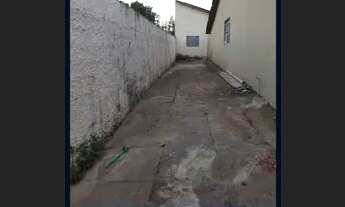 Imagem: Alugo casa de 2Q, com garagem próximo a