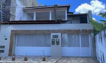 Imagem: Casa em Rua Pública