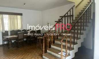 Imagem 4: Casa no Pacaembu com terreno amplo e estrutura sólida ideal para modernizar e viver com co