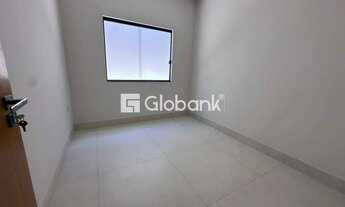 Imagem 5: Casa 3 Dormitórios com Suíte, Quintal e Área de Serviço em Canelas, Montes Claros