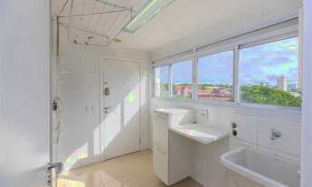 Imagem 4: Apartamento à venda em Moema,155m2 com 3 suítes e 4 vagas de garagem. Ótima localização