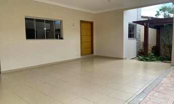 Imagem 3: Sobrado para venda tem 345 metros quadrados com 3 quartos