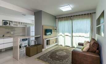 Imagem 2: Lindo apto de 1 dormitório 100% finamente mobiliado. Lareira, churrasq, suíte, lavabo e sa