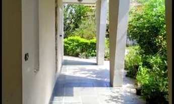 Imagem 3: Casa de condomínio para venda tem 690 metros quadrados de terreno com 3 quartos