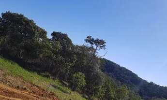 Imagem 4: Os lagos do empreendimento são um grande diferencial, oferecendo um cenário maravilhoso pa