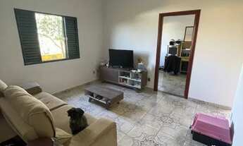 Imagem 6: C515 - Casa com três dormitórios sendo um suíte. Garagem para três carros ou mais...