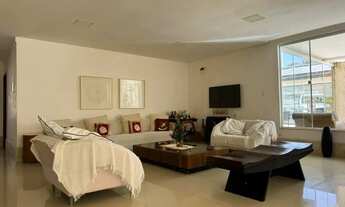 Imagem 3: Casa Duplex no Calhau com Piscina 6 Suítes e Energia Solar - Lote 850 m²