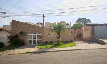 Imagem: Casa Térrea Ampla no Mercês 4 Quartos