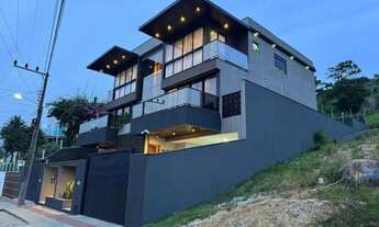 Imagem 2: Sobrado com três dormitórios e vista para o mar em Governador Celso Ramos