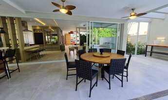 Imagem 6: Casa de condomínio para venda tem 450 metros quadrados com 6 quartos