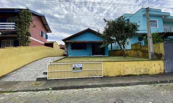 Imagem: Praia de Itaguaçu Rua Tirania Temporada