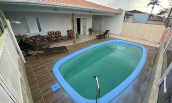 Imagem: Casa com piscina aceita financiamento e