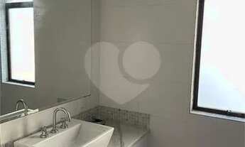 Imagem 3: Apartamento em Moema com 190m², 3 quartos (2 suítes), 3 banheiros e 3 vagas de garagem