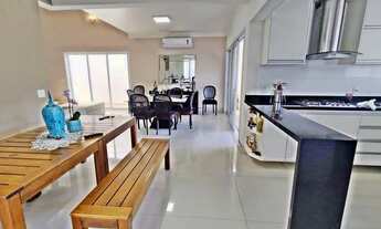 Imagem 6: Casa de condomínio sobrado para aluguel possui 125 metros quadrados com 4 quartos