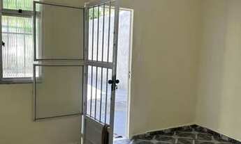 Imagem 2: Casa confortável com muito quintal