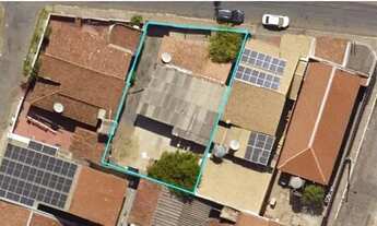 Imagem: Terreno de 380m² com 82m² de área construída