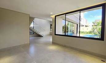 Imagem 3: Lindo sobrado estilo neoclássico no condomínio Alphaville III