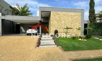 Imagem: Casa de condomínio em Avenida Irineu Bastos