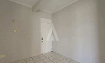 Imagem 3: Apartamento localizado no bairro Iririú, composto por 2 quartos, cozinha com armários e 1