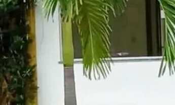 Imagem 3: Casa solta em condomínio, 4/4 sendo 03 suítes, armários na cozinha e banheiro R$ 3.600