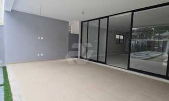 Imagem 3: Casa de condomínio para venda possui 300 metros quadrados com 5 quartos