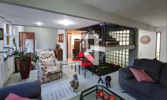 Imagem 3: Casa à Venda - Jardim Interlagos, 4 Quartos, 300 m2