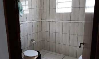 Imagem 3: Sobrado com 3 dormitórios, 2 banheiros, sala ampla