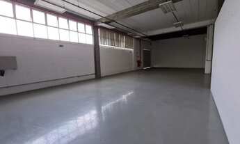 Imagem 2: Galpão/Depósito/Armazém para aluguel tem 750 metros quadrados com 6 quartos