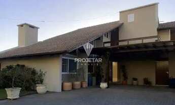 Imagem: Casa de Alto Padrão à Beira-Mar Centro