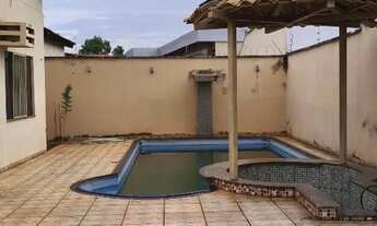 Imagem 2: Casa em quadra central