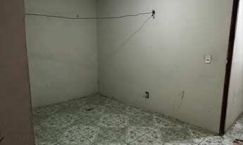 Imagem 2: Casa à venda - imóvel de esquina em ótima localização