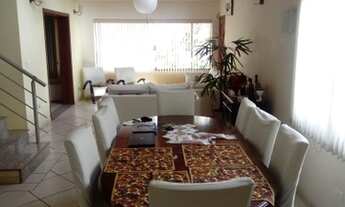 Imagem 3: Sobrado para venda possui 237 metros quadrados com 4 quartos em Jardim do Estádio - Santo