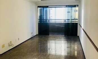 Imagem 2: Apto na Varjota com 130m2 de área, 3 quartos, móveis fixos, dependência completa e 3 vagas