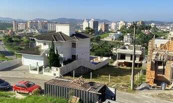 Imagem 2: Casa triplex de alto padrão na Pedra Branca
