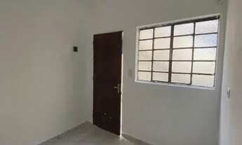 Imagem 2: Casa com 01 dormitório, sala, cozinha, banheiro e área de serviço - sem vaga de garagem.