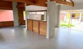 Imagem: Casa com piscina e edícula no cond. Ibiti