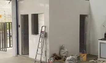 Imagem 4: Galpão 360m2 com porta de aço automático