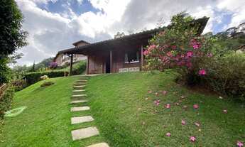 Imagem 4: Casa Rústica Duplex nas Montanhas Capixabas - Refúgio de Conforto e Beleza em Condomínio F