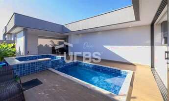 Imagem 7: Casa Térrea de Esquina no Jardins Nápoles Exclusividade e Conforto em Cada Detalhe