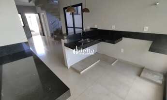 Imagem 7: Casa com 3 suítes disponível para locação no bairro Bosque dos Buritis em Uberlândia-MG