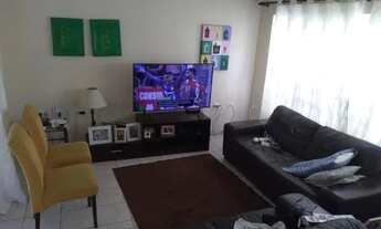 Imagem: Casa com 3 Quartos e 2 banheiros à Venda