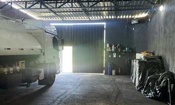 Imagem 2: Galpão com espaço de festa separado vende ou troca em ônibus ou van rodoviários