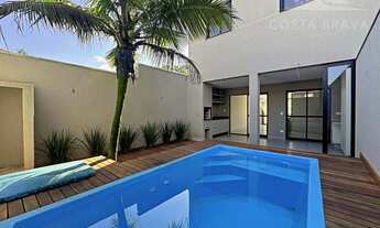 Imagem: Sobrado tipo triplex novo no balneário