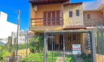 Imagem 2: Casa em Porto Alegre, no bairro Hípica, com 3 dormitório(s), e 3 banheiros, à venda