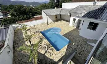 Imagem: Casa disponível com 4 quartos sendo 4 suítes